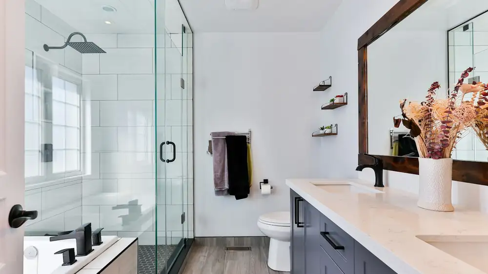 A shower where a working extractor prevents ceiling mould