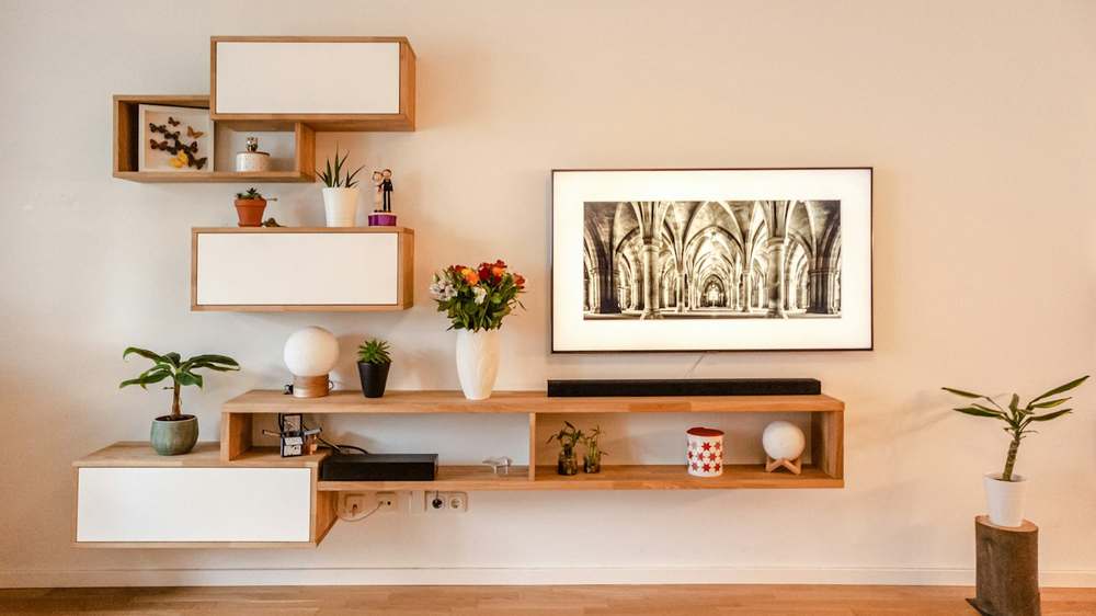 The Renter's Guide to Wall Storage That Leaves No Holes